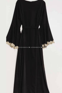 Closed abaya black